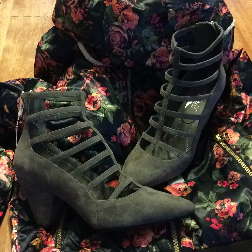 Aerosoles Rock Star Suede Pumps! NEW!